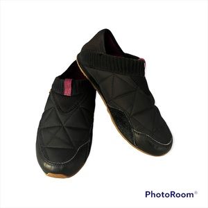 TEVA Ember Moc Black Quilted Sneaker Slip on Size 8